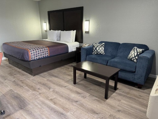 Copper Manor Motel image 18