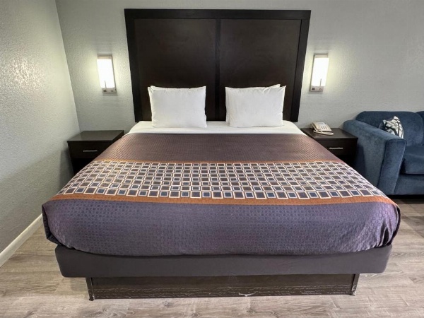 Copper Manor Motel image 19