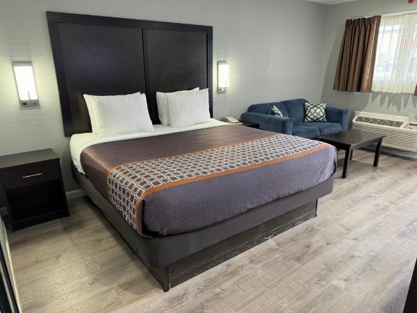 Copper Manor Motel image 20