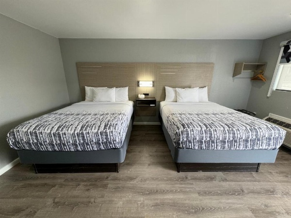 Copper Manor Motel image 25