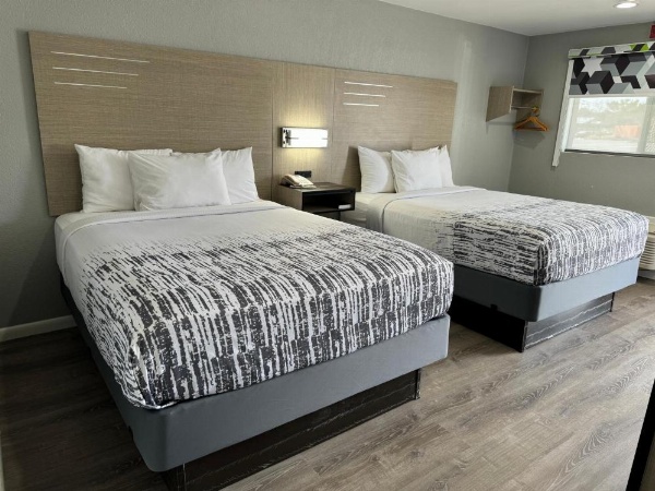 Copper Manor Motel image 26