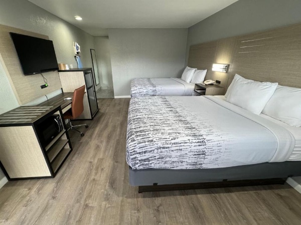 Copper Manor Motel image 28