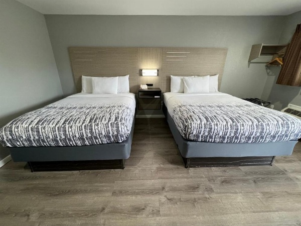 Copper Manor Motel image 29