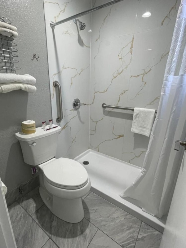 Copper Manor Motel image 32