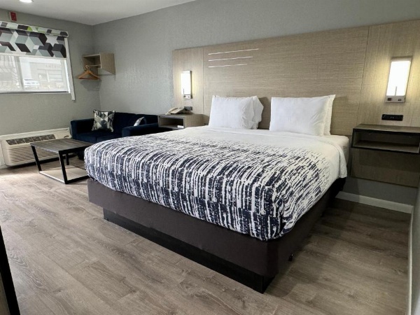 Copper Manor Motel image 7