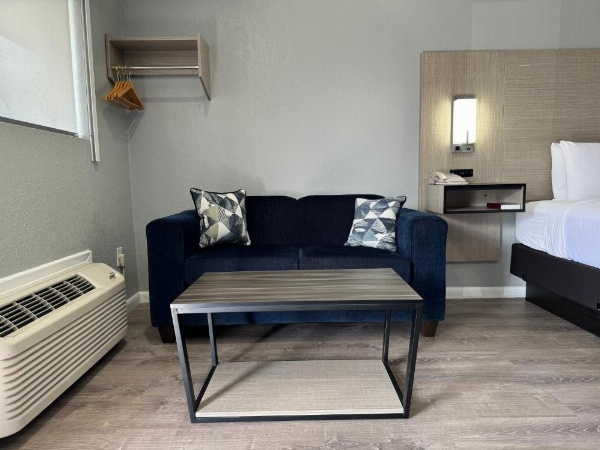 Copper Manor Motel image 9